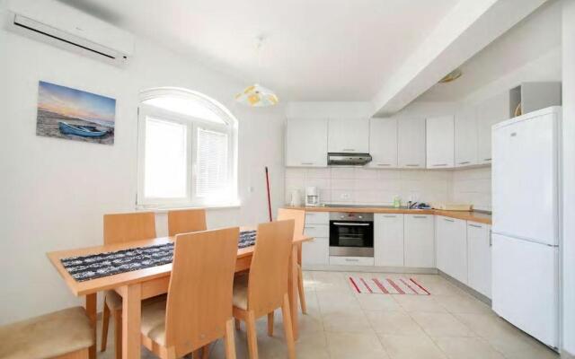 Mimice Bay Apartments
