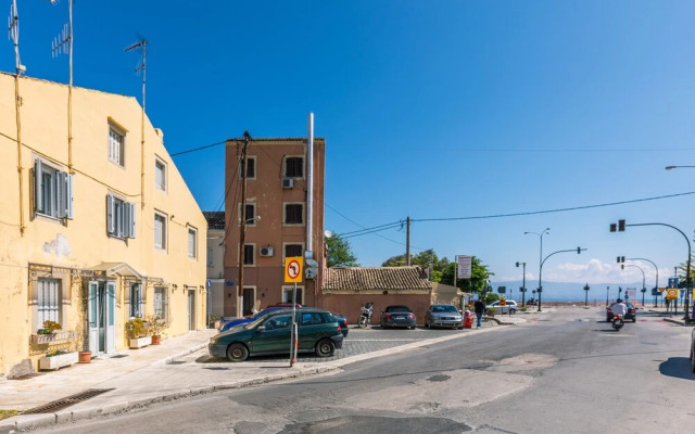 Garitsa Cosy Apartment next to the Sea