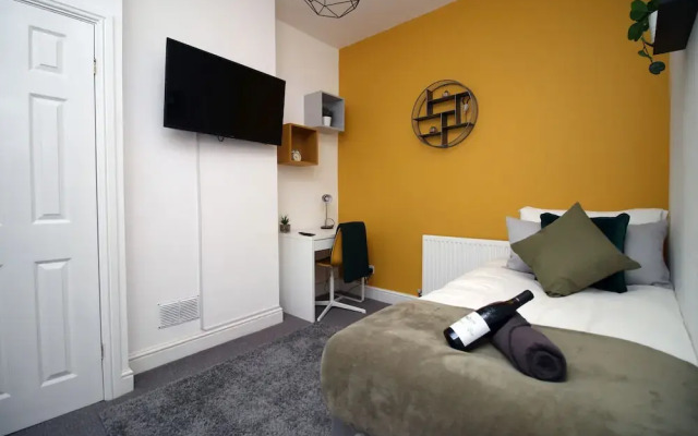 Dyzyn Living - City View City Center 5 Mins From Train Station