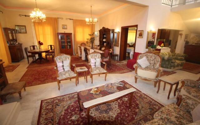 Private Villa AKOBARA, 2km from city center