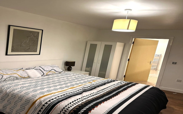 Urban Oasis 2-bed En-suite Apt in Birmingham
