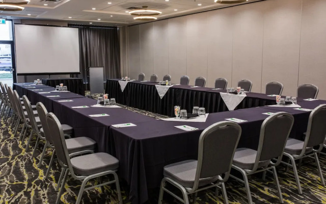 Holiday Inn Hotel & Suites Calgary South Conference Ctr