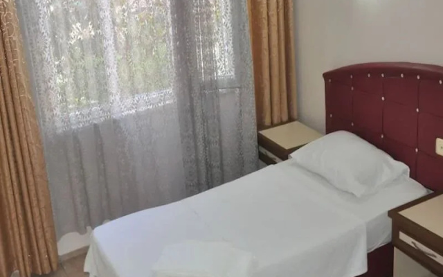 Basil's Apart Hotel