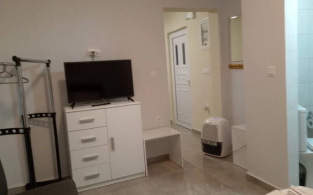 Astrinos Apt Simple, Cosy, Comfortable, Near the Beach