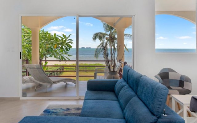 Immaculate 3BD Beachfront Condo With Pool in Surfside