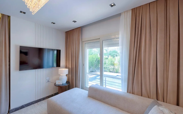 Vesta - Luxury Villa - 3BR - CFC I