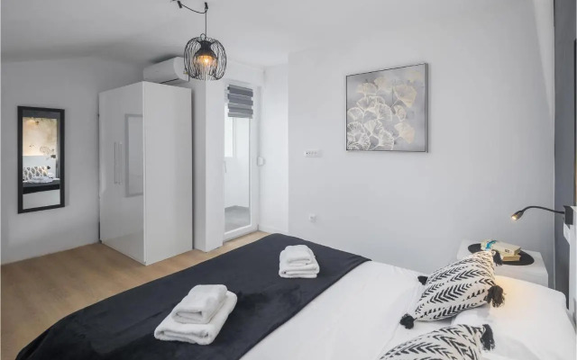 Two-Bedroom Apartment in Cervar Porat
