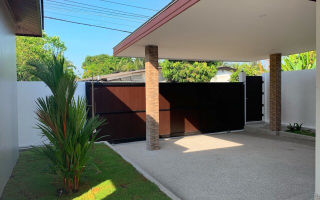 Private Villa with Pool near Laguna
