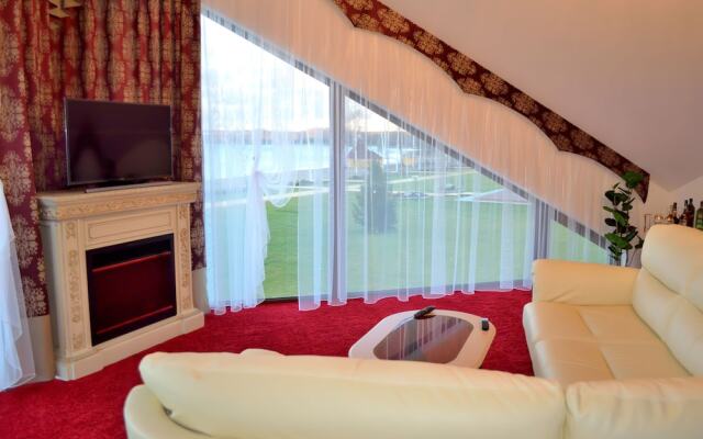 Загородный отель «Лесное озеро»