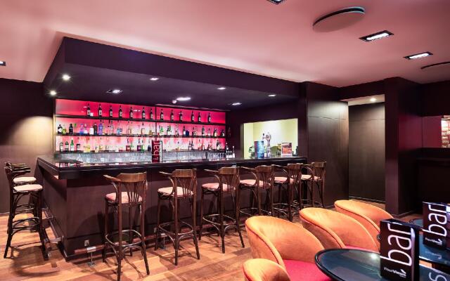 The Views Monumental