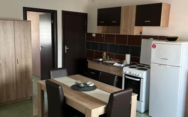 Apartments Vila Brzi & Beka