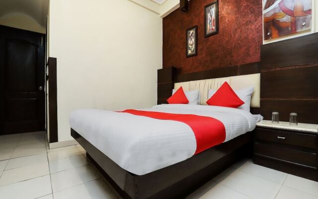 OYO 26216 Hotel Maanvi