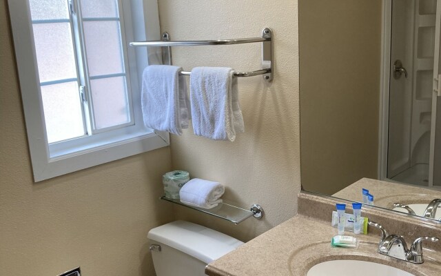 Tri Valley Inn & Suites