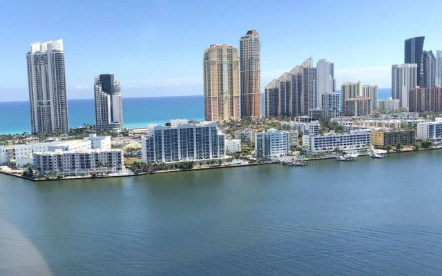 Marina Bay Club