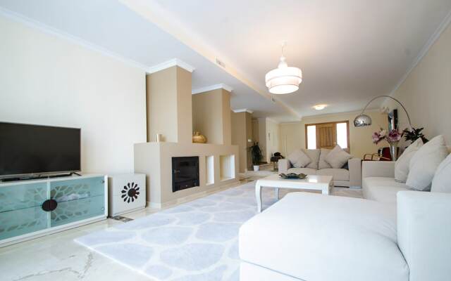 Villa Seafront XVIII