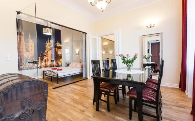 Vintage Podzamcze Apartment