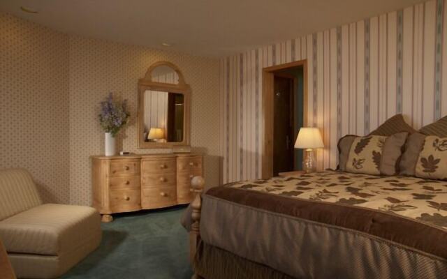 Slopeside Chalet - 6 Bedrooms Home