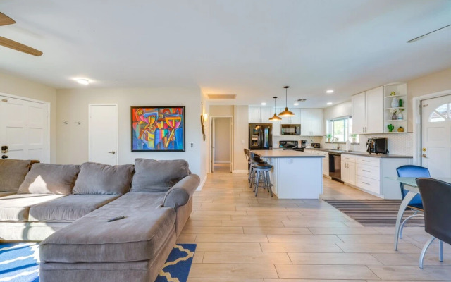 Family-friendly Tempe Home w/ Free Heated Pool!