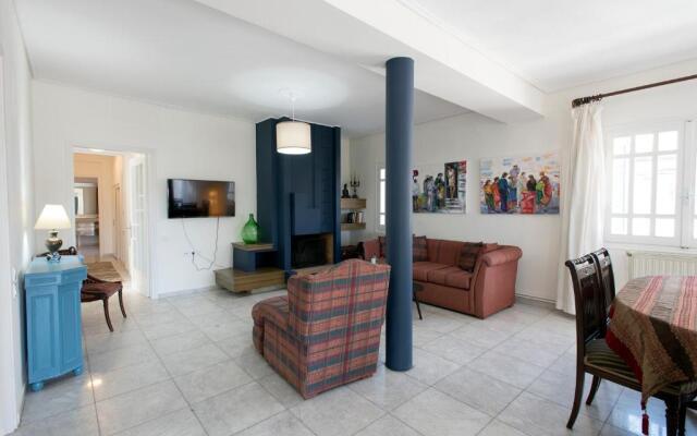 Met & Kas corner spacious house with countryard