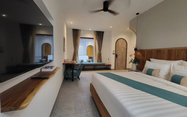 Santori Villa My Khe Beach