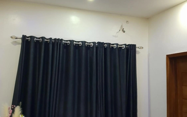 DELIGHTFUL ! 3 BEDROOM TERRACE DUPLEX EN-SUITE LEKKI AIRCON WiFi