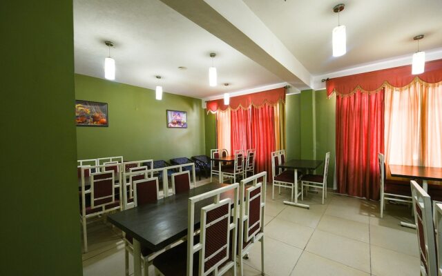 Fabhotel Chandra Palace