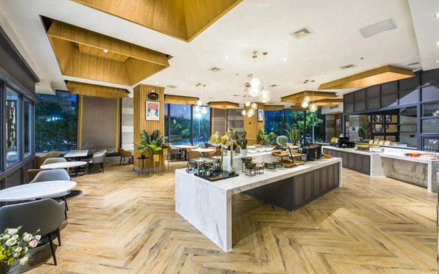 Yangjiang Jiangcheng Junyi Square Atour X Hotel