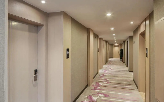 7 Days Premium (Chongqing Liangping People's Square Center)