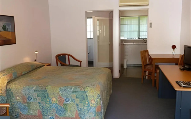 Tudor Lodge Motel