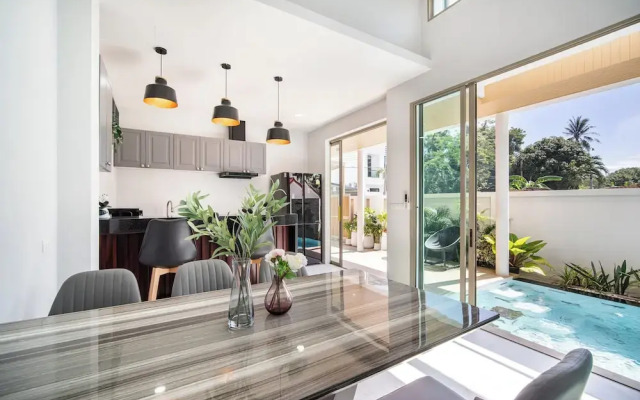 Classic Modern Pool Villas Rawai 3BR