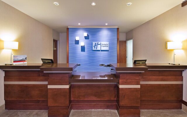 Holiday Inn Express Hotel & Suites Ottawa Airport by IHG