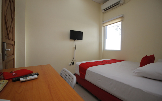 RedDoorz Plus @ Jalan Pemuda Jakarta