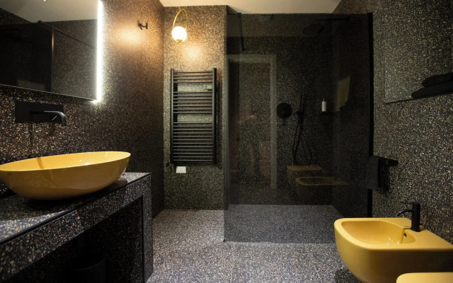 Reverse Art Hotel