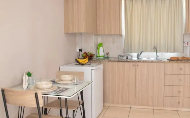 Valentina Apartments Central Paphos Beach Stay 2