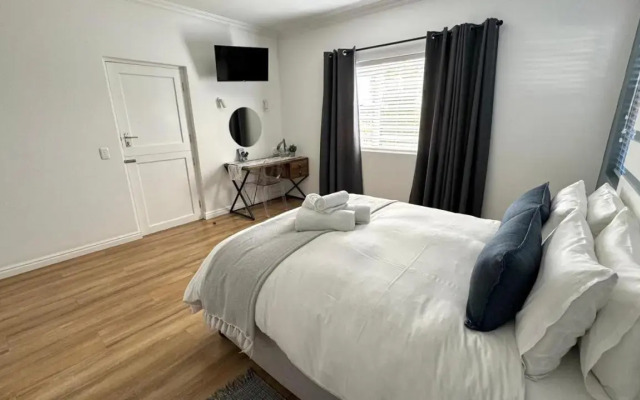 Plett57 - Self Catering - Room No1