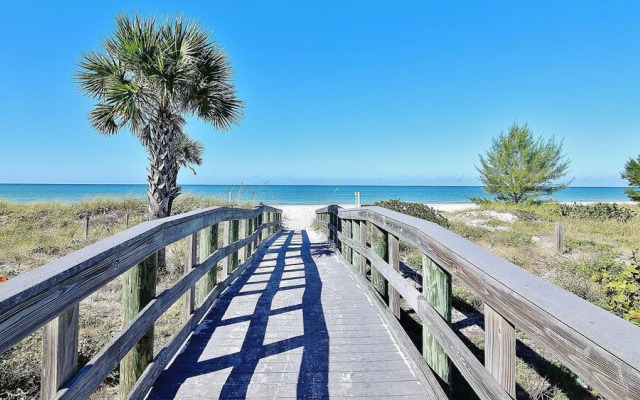 Intercoastal 203 by Teeming Vacation Rentals