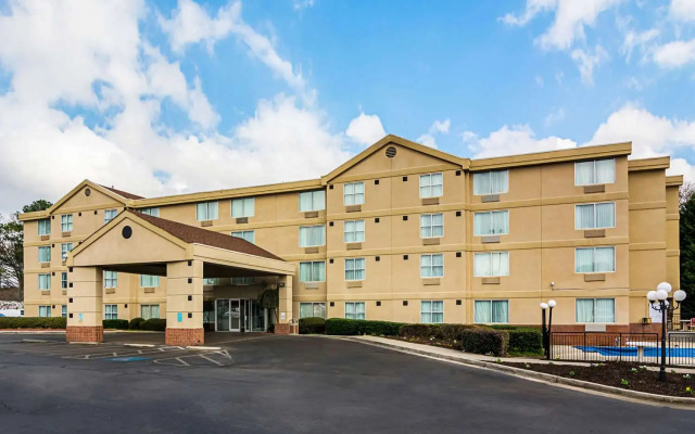 Quality Suites Atlanta Airport East