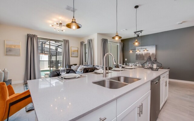 4 Bedroom Town Home with Pool