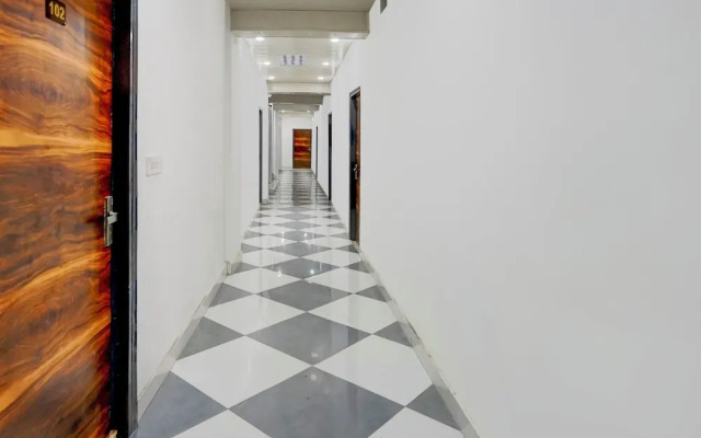 Hotel Downtown Noida Sector 15