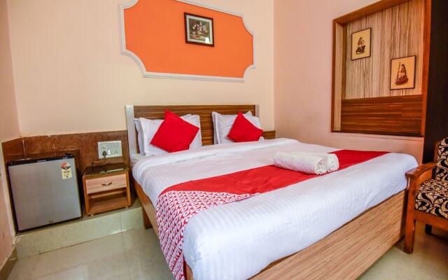 OYO 13553 Palm Residency