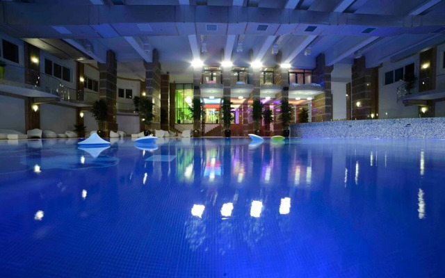 Two Room Apartment Militari Residence M8