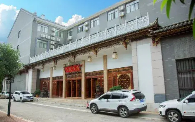 Maitreya Sanlong Hotel (Huquan Hot Spring Ecological Park Honghe Water Town Branch)