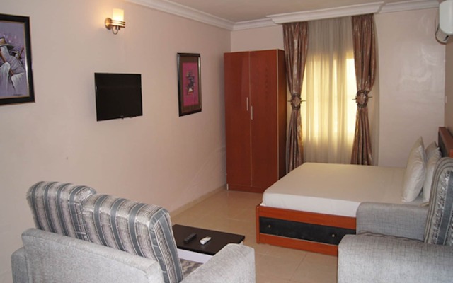 Royalview Hotel And Suites