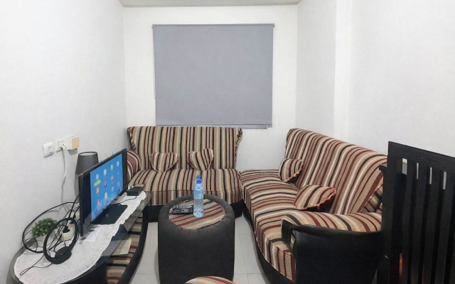 Homelike And Minimalist 2Br At Apartment Pinewood
