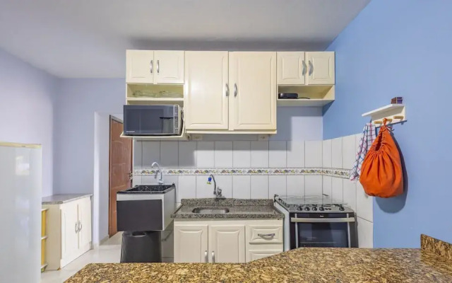 Beachfront Apartment in BC Great Location Eit302