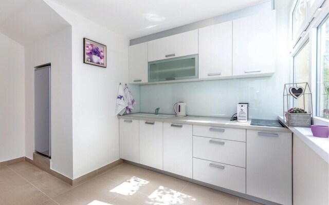 Beautiful Home in Smokvica With Wifi and 6 Bedrooms