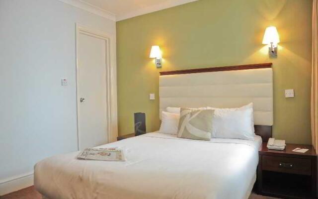 Raglan Hotel