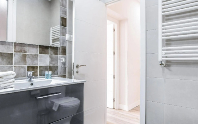 Retiro V in Madrid with 4 bedrooms and 2 bathrooms