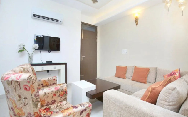 Royale Lake Suites