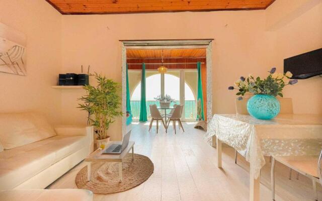 Athena Sea front Apartment, Parking & Pool